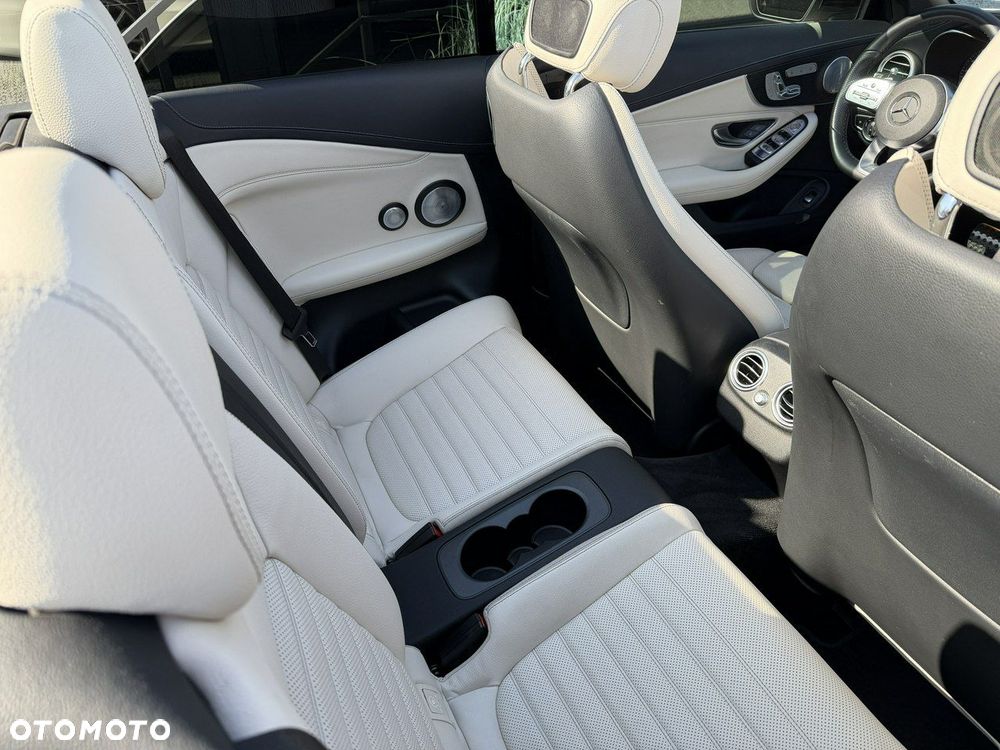 Mercedes-Benz Klasa C 300 4Matic 9G-TRONIC AMG Line - 26