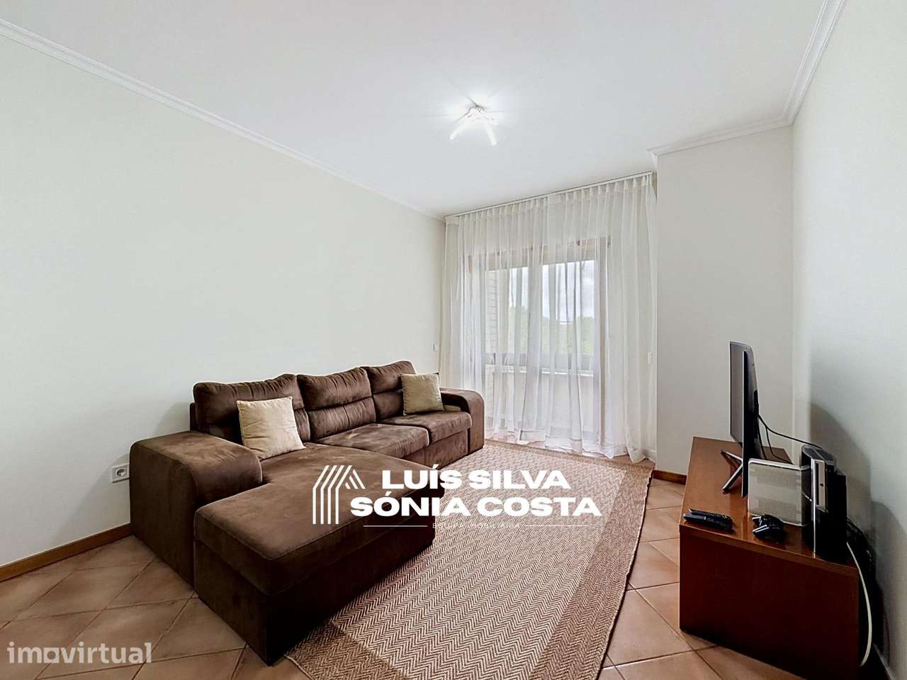 Apartamento T2 c/ Garagem, Arrumos, Varandas & Elevador –... - Grande imagem: 2/28