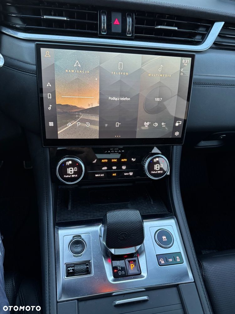 Jaguar F-Pace P550 AWD SVR - 38