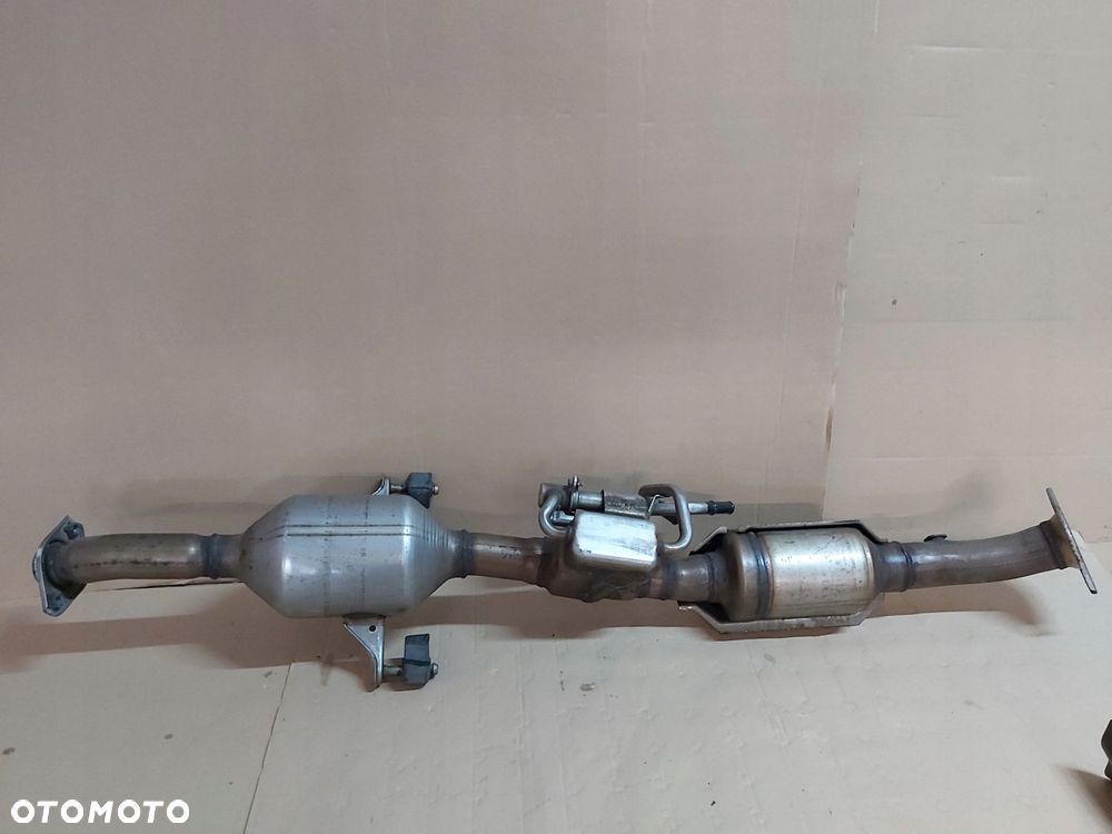 Toyota Prius IV katalizator PRIME Plug In - 1