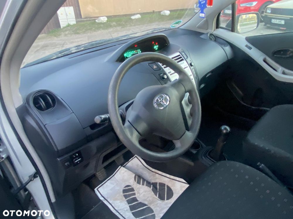 Toyota Yaris 1.3 VVT-i Executive - 28