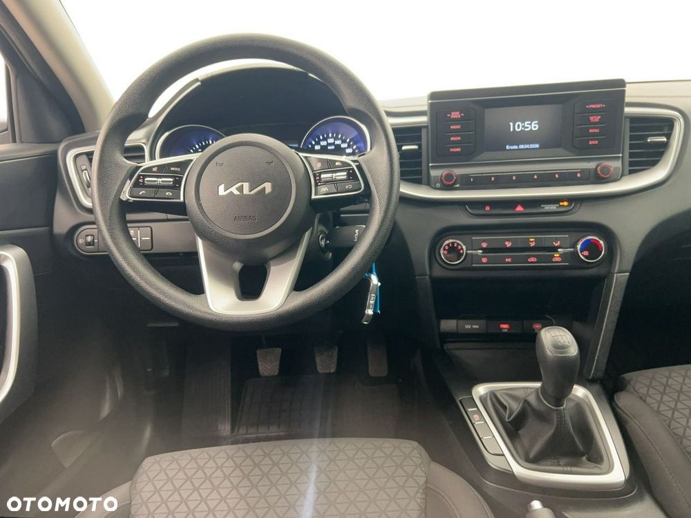 Kia Ceed - 10