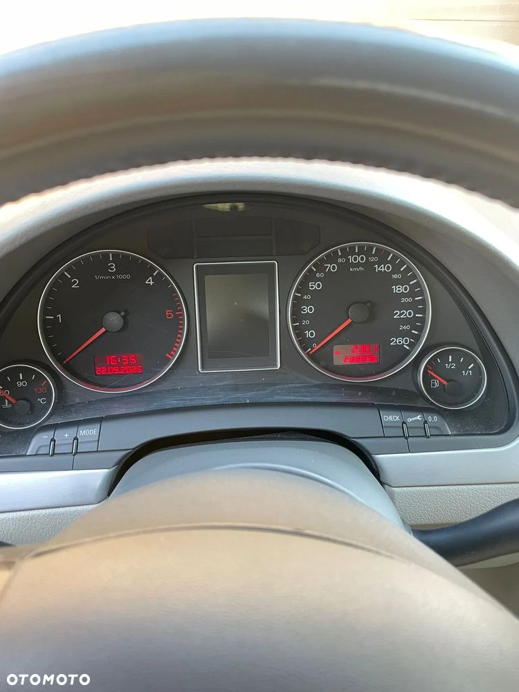 Audi A4 Limousine 2.0 TDI - 9