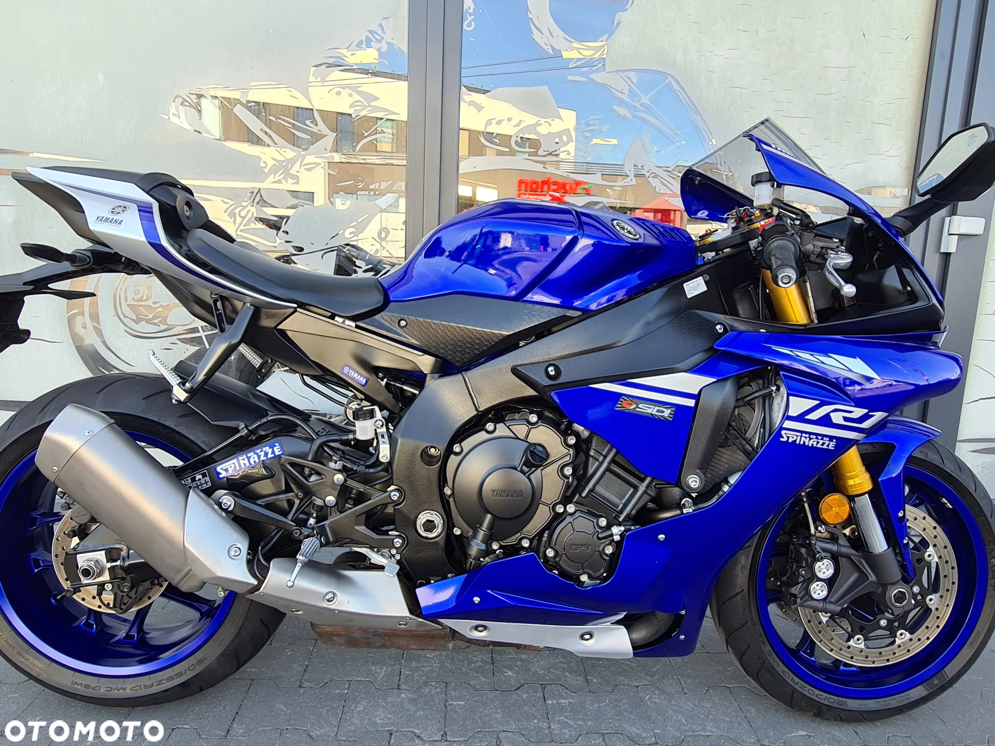 Yamaha R1 - 16