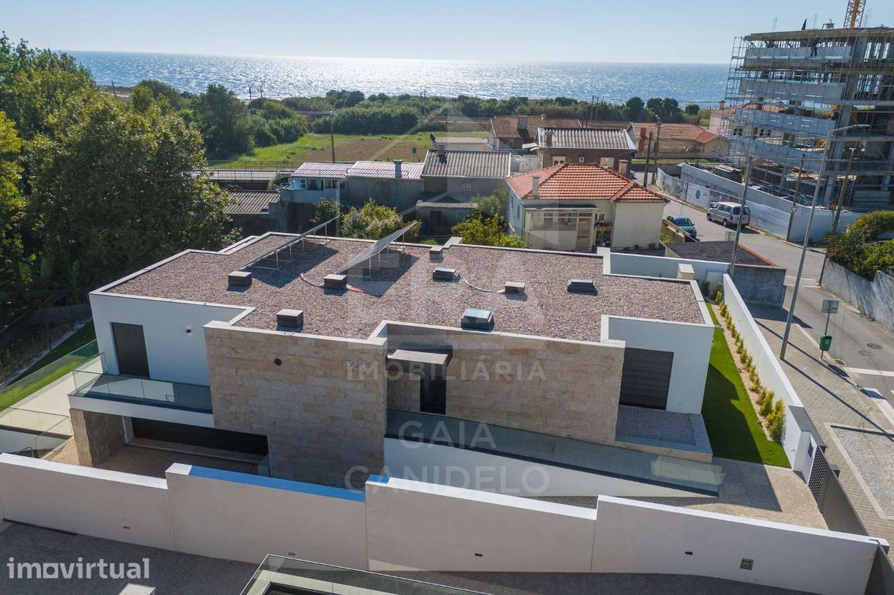 Moradia T4 com piscina e jardim na Granja - Grande imagem: 5/41