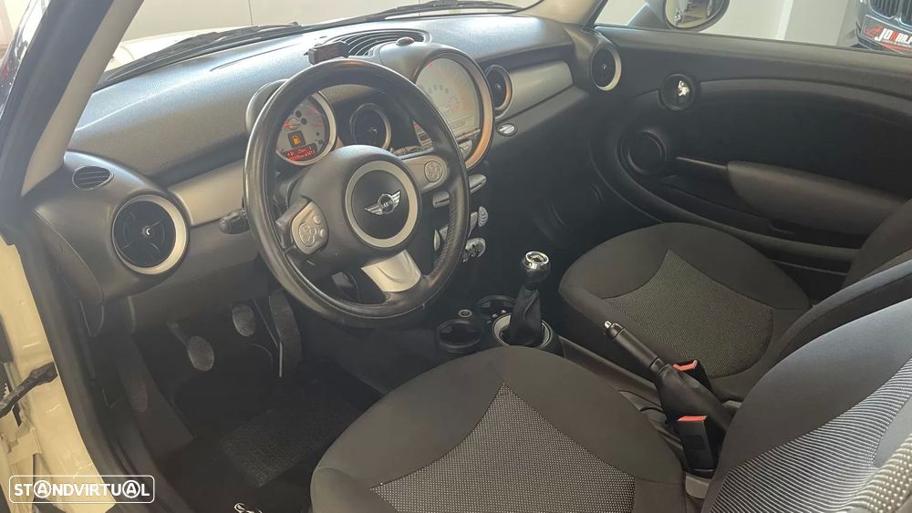 MINI 3 Portas One D - 17