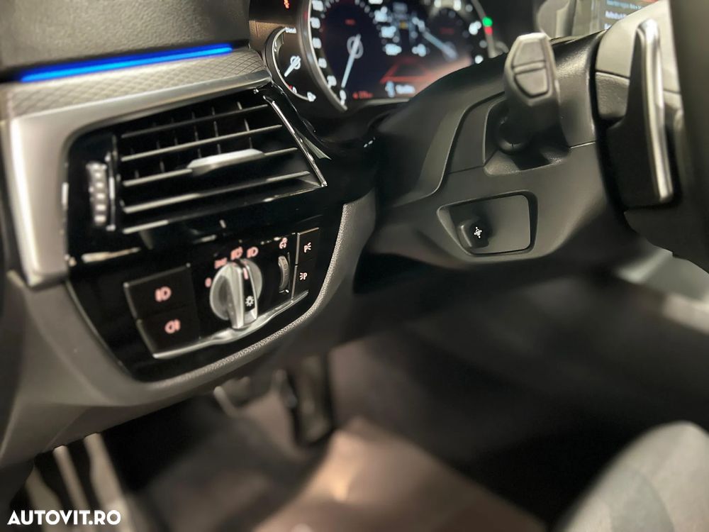 BMW Seria 5 520d xDrive AT - 22
