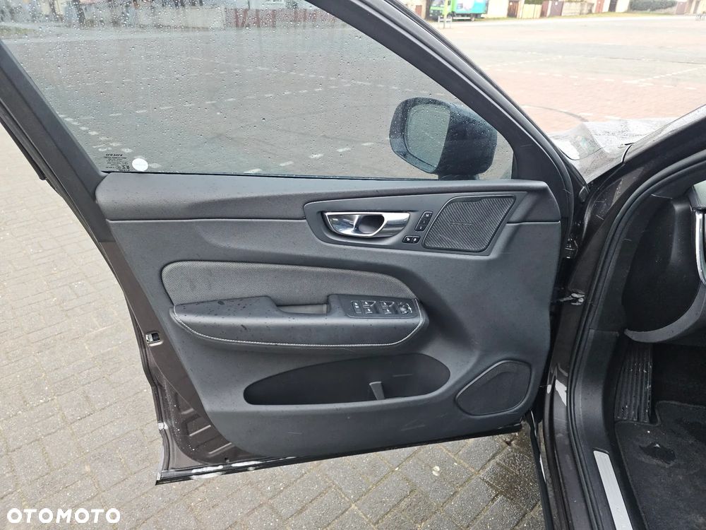 Volvo XC 60 B5 B AWD Ultimate Black Edition - 17