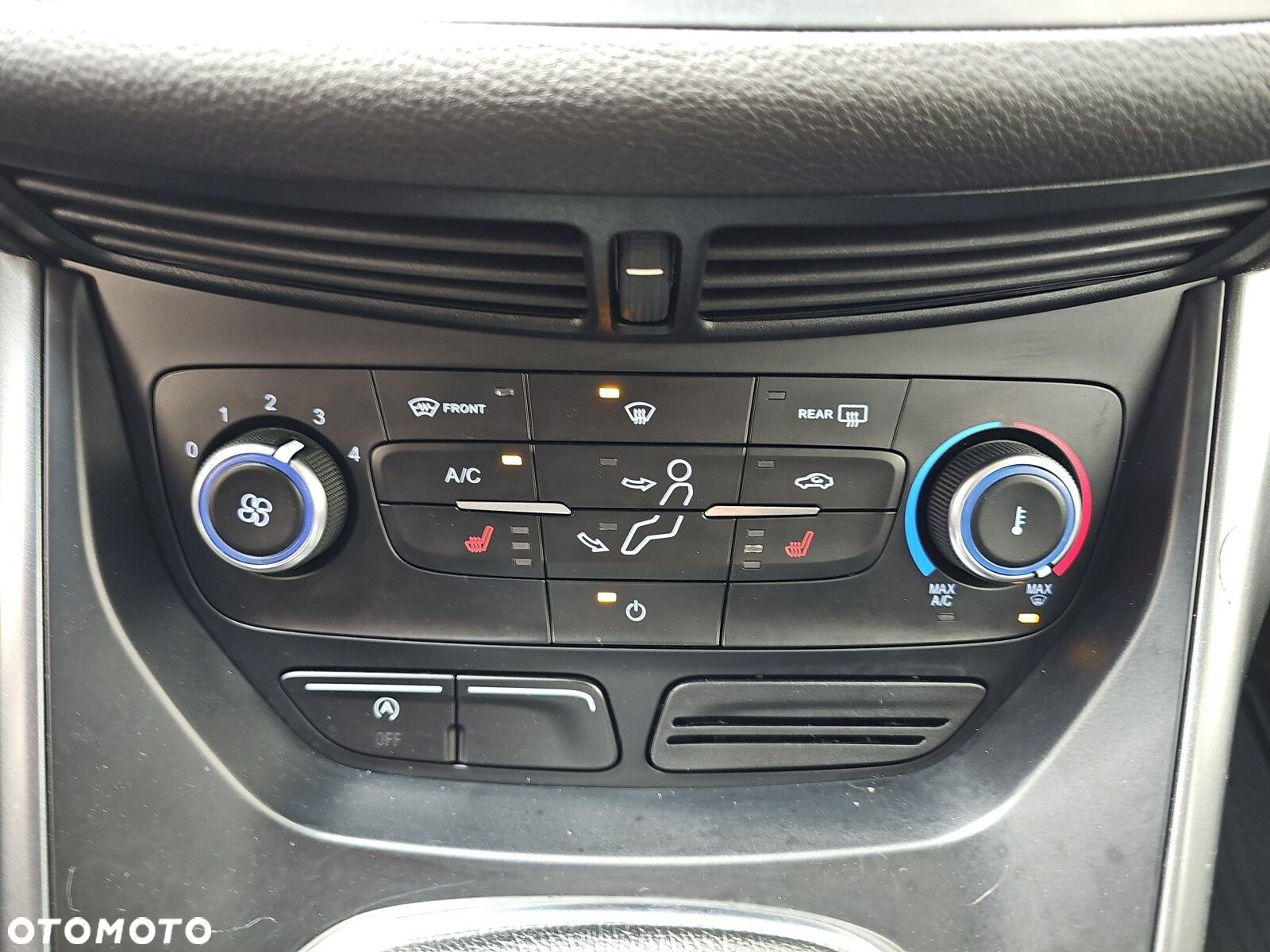 Ford Kuga - 24