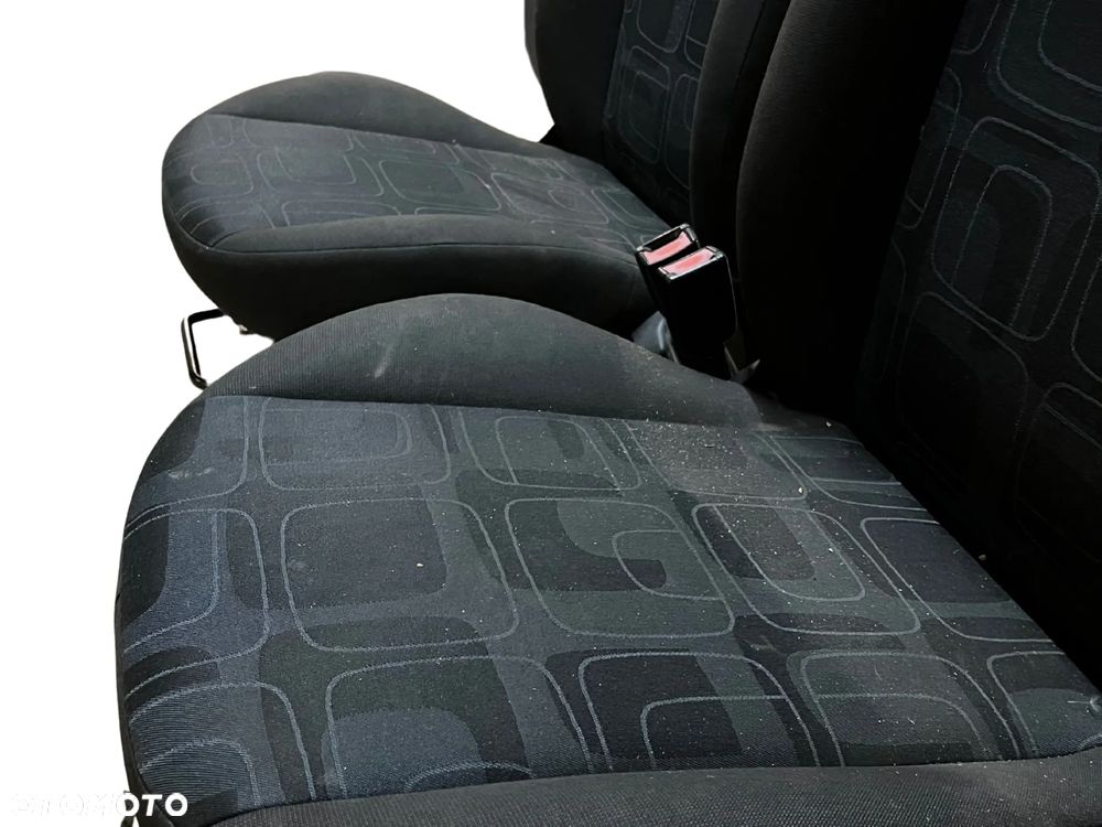 KOMPLET PRZEDNICH FOTELI	FORD	FIESTA MK6 2002-	Z PROWADNICAMI - 2