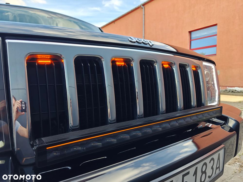 Jeep Commander 5.7 V8 Limited - 25
