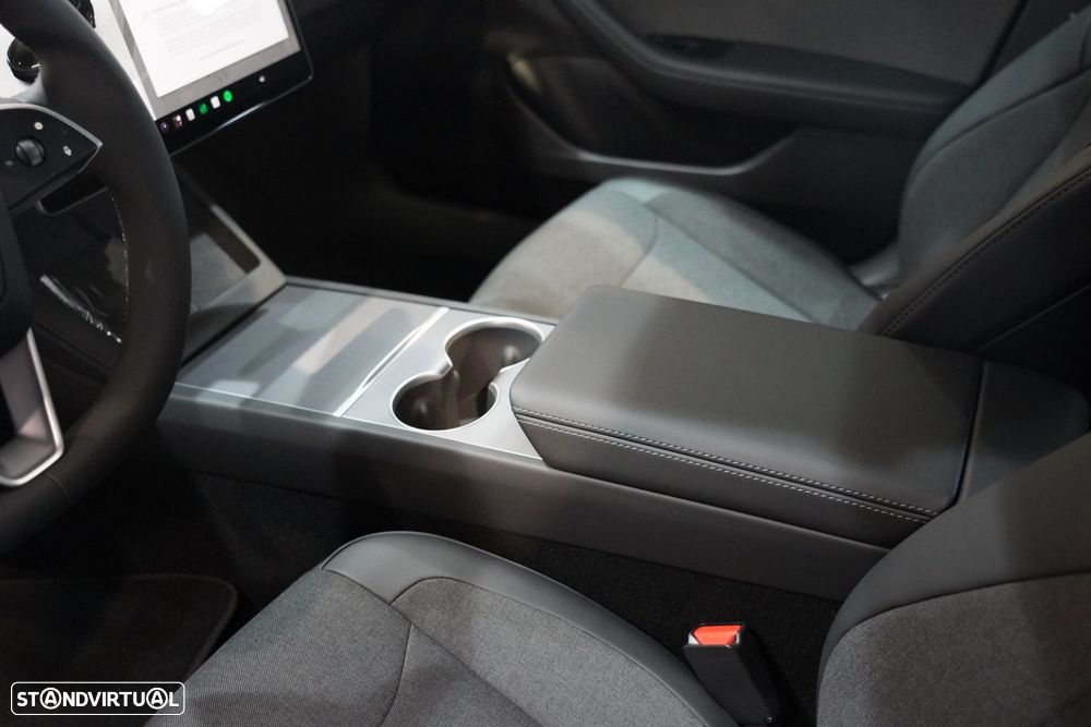 Tesla Model 3 - 24