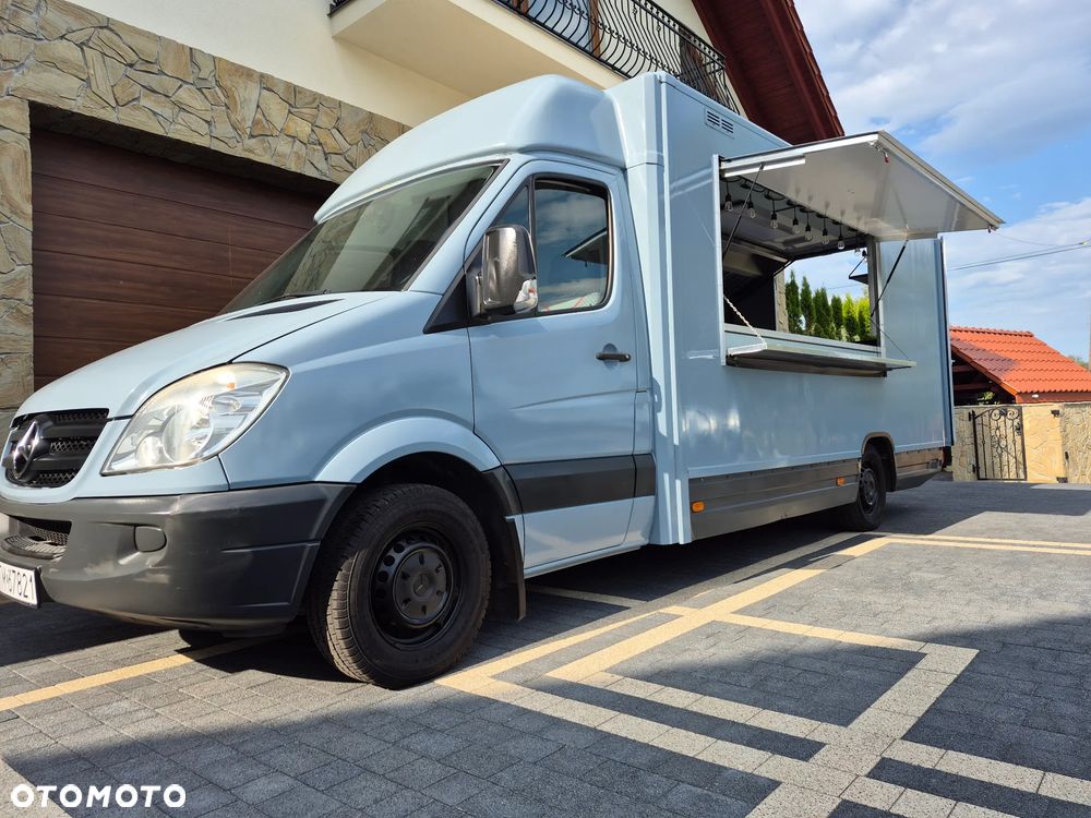Mercedes-Benz Food Truck Sklep bar - 3