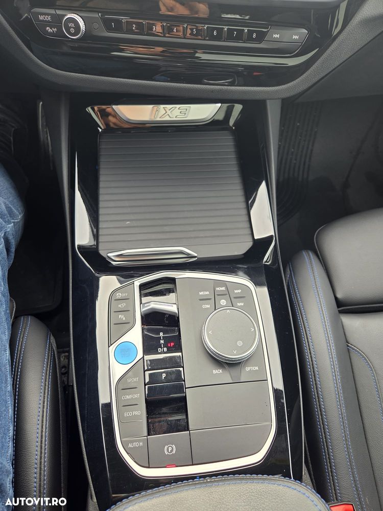 BMW iX3 - 10