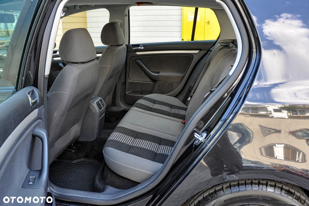 Volkswagen Golf - 8