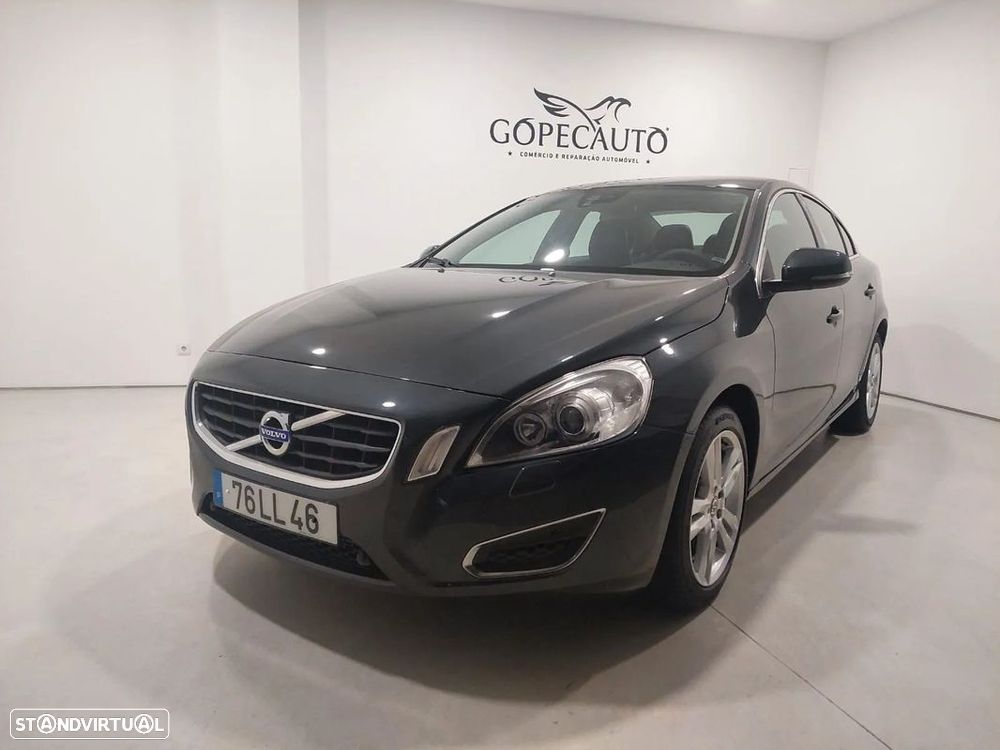 Volvo V60 2.0 D3 Momentum - 1