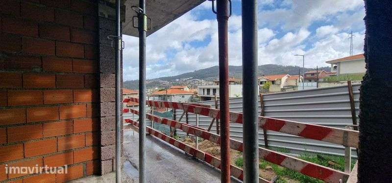 Penthouse com 3 quartos – Alpendurada – Vista Rio – Grande terraço - Grande imagem: 3/7