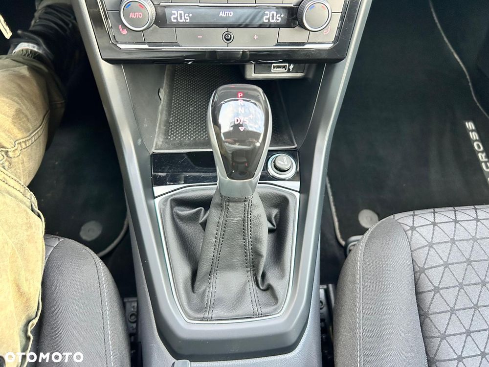 Volkswagen T-Cross - 36