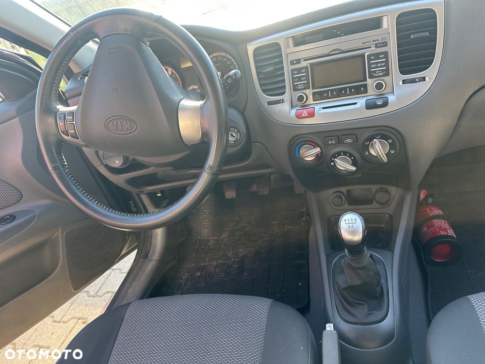 Kia Rio - 12