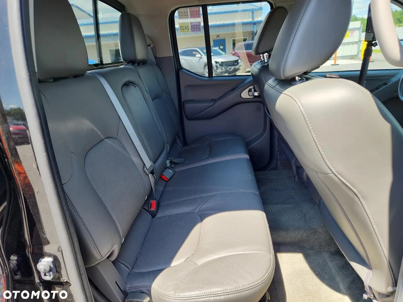 Nissan Frontier 4.0 V6 LE Crew Cab - 10