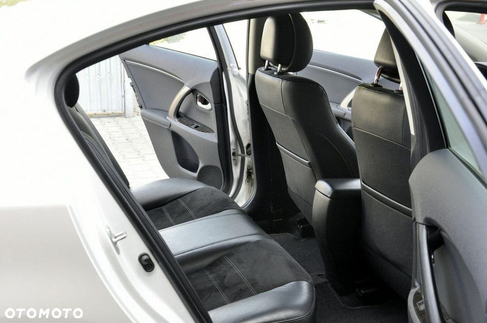 Toyota Avensis 2.0 Multidrive S Executive - 24