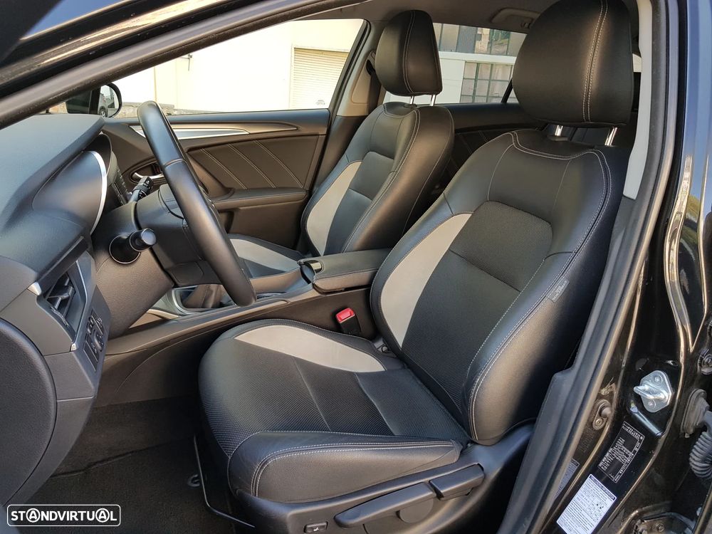 Toyota Avensis Touring Sports 1.6 D-4D Luxury+GPS - 25