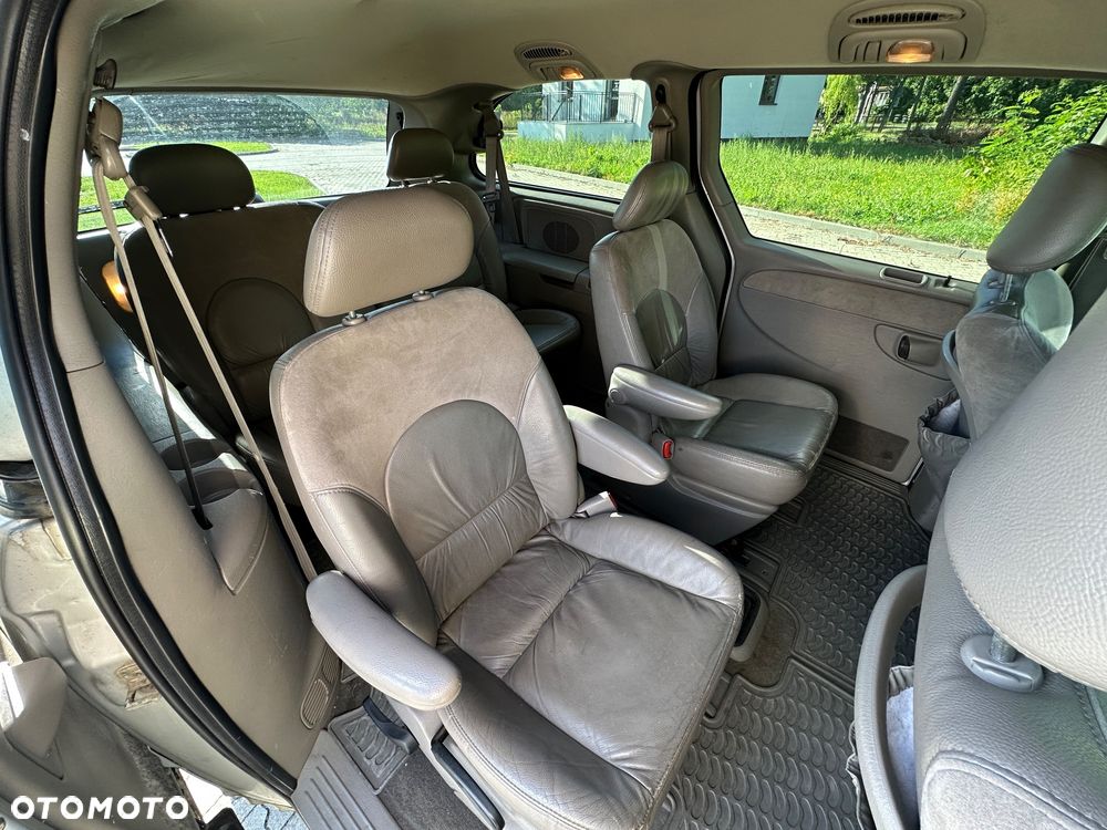 Chrysler Town & Country - 8