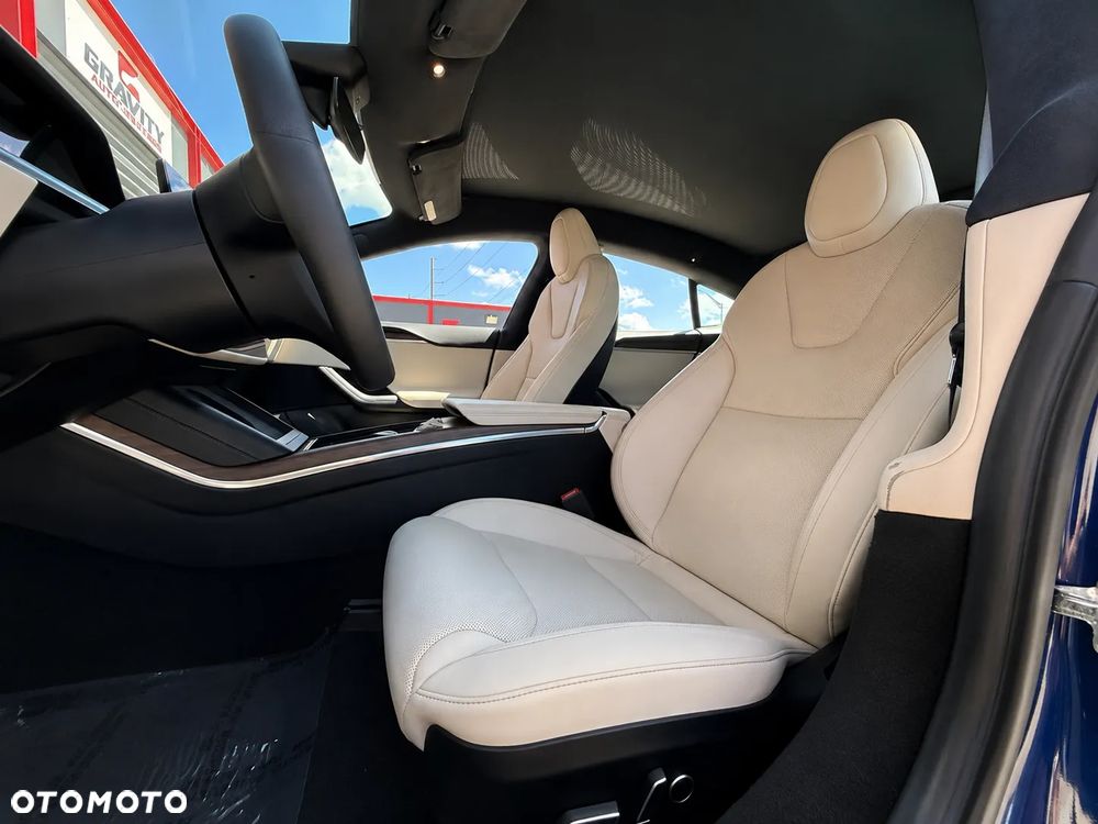 Tesla Model S - 13