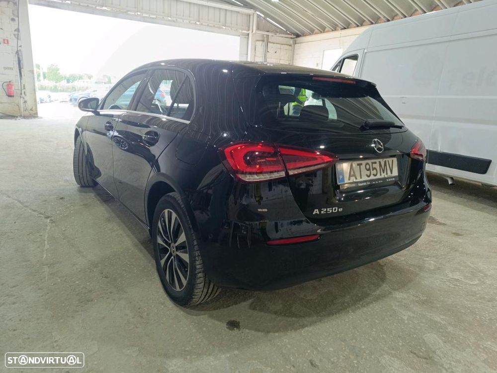 Mercedes-Benz A 250 e Style Plus - 3