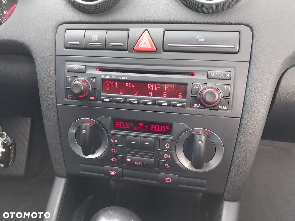 Audi A3 3-drzwiowe 1.6 S tronic Attraction - 16
