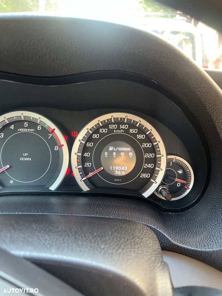 Honda Accord 2.0i Executive - 9