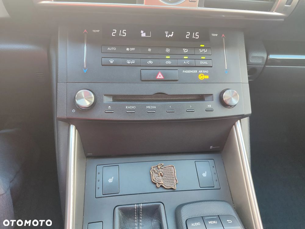 Lexus IS 200t Elite - 15