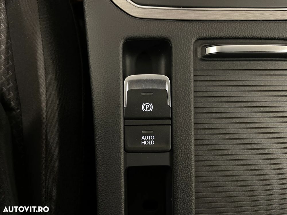 Volkswagen Passat 2.0 TDI Advance - 23