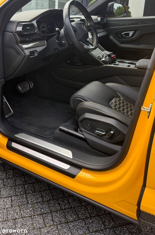 Lamborghini Urus - 12