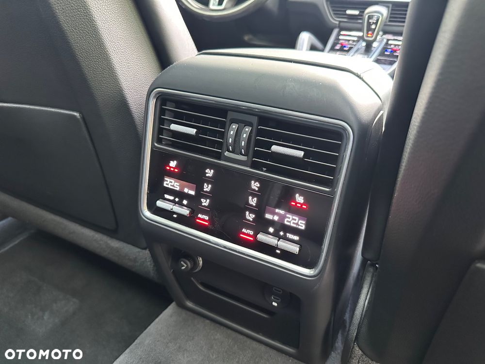 Porsche Cayenne Turbo Tiptronic S - 24