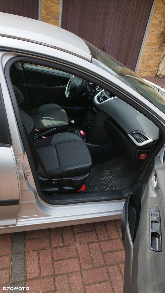 Peugeot 207 1.4 16V Sporty - 11