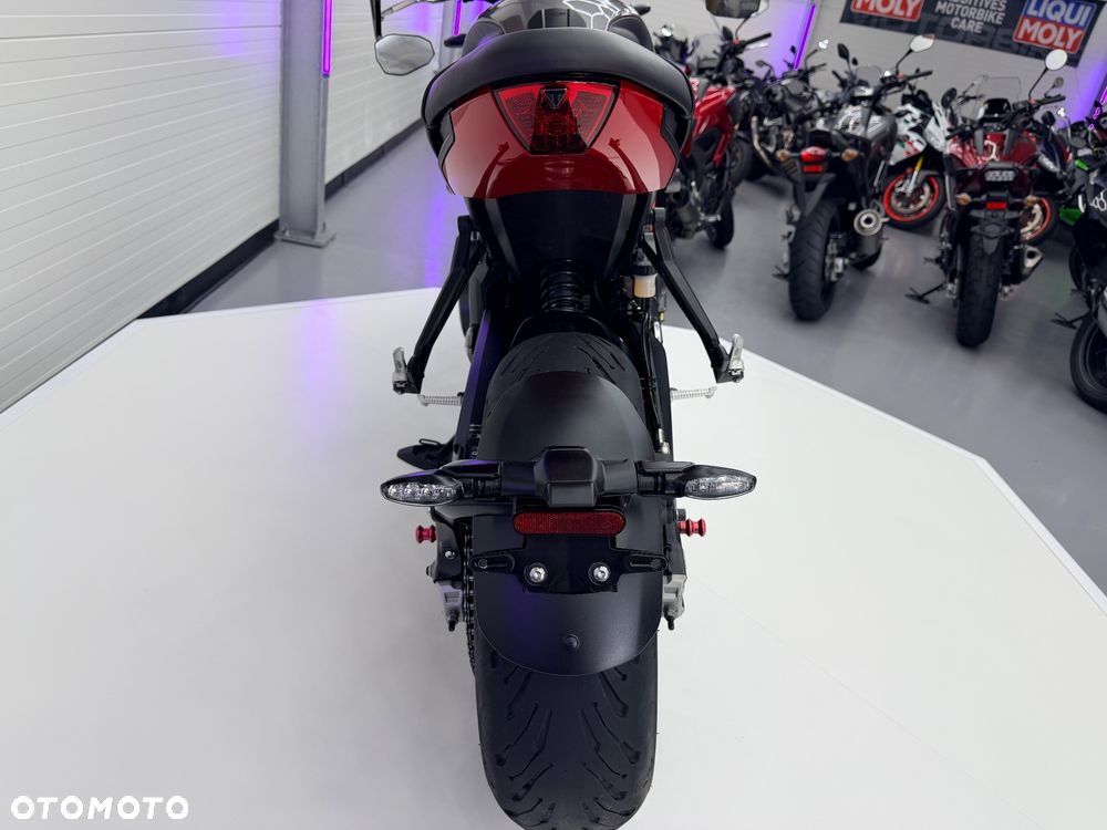 Triumph Trident - 30