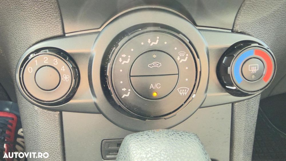 Ford Fiesta 1.0 Powershift Titanium - 18