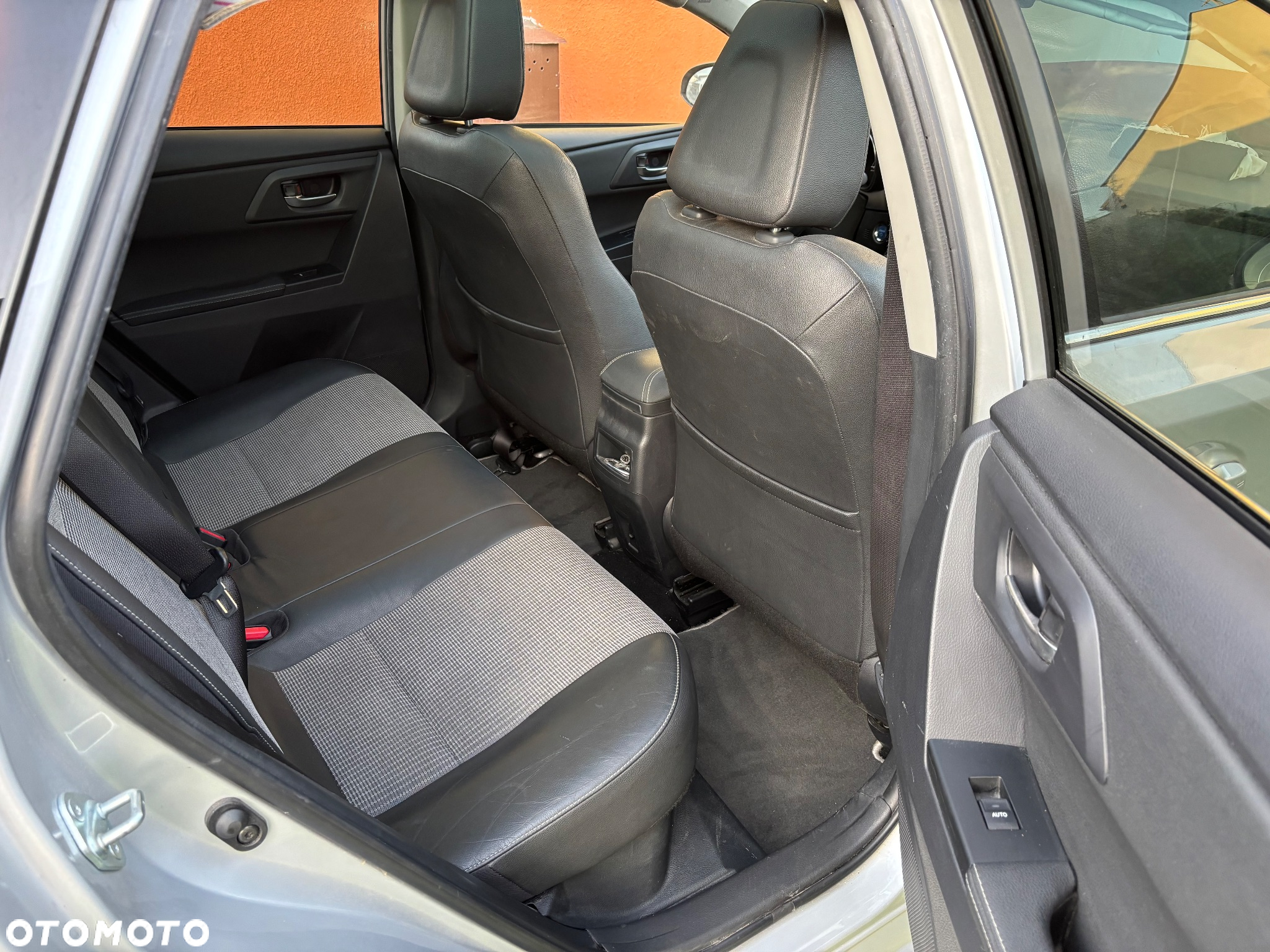 Toyota Auris 1.8 VVT-i Hybrid Automatik Touring Sports Executive - 14