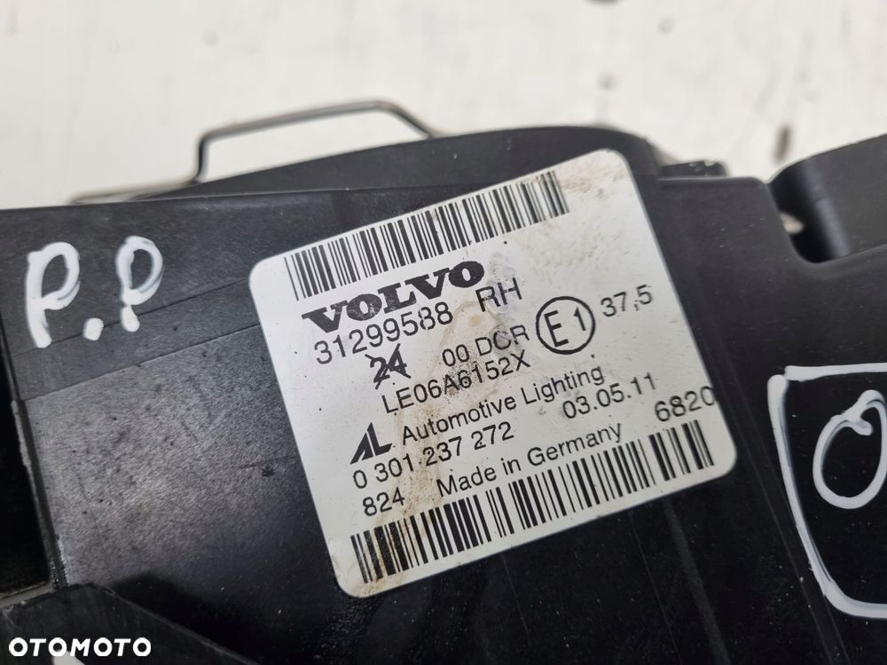 LAMPA PRAWA Volvo S40 II V50 LIFT prawy przód przednia XENON EURO 31299588 - 2