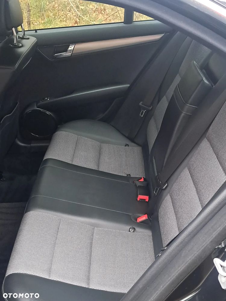 Mercedes-Benz Klasa C 200 CGI Automatik BlueEFFICIENCY Special Edition - 14