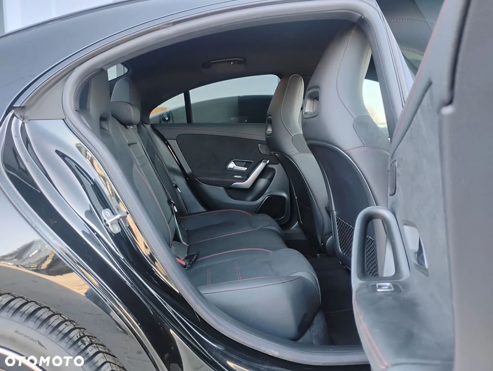 Mercedes-Benz CLA 200 mHEV AMG Line 7G-DCT - 14
