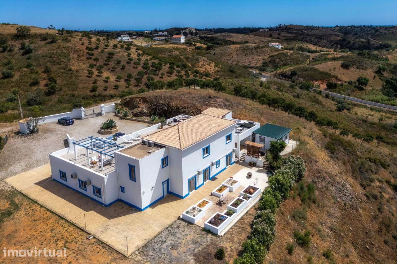 Vila de campo renovada com 5 quartos, piscina, vistas panorâmicas, 2 h - Grande imagem: 2/60