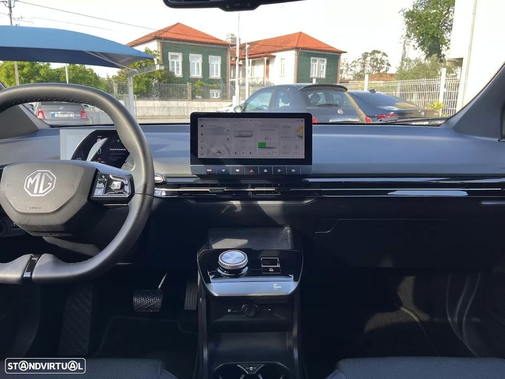 MG MG4 64 kWh Luxury - 12