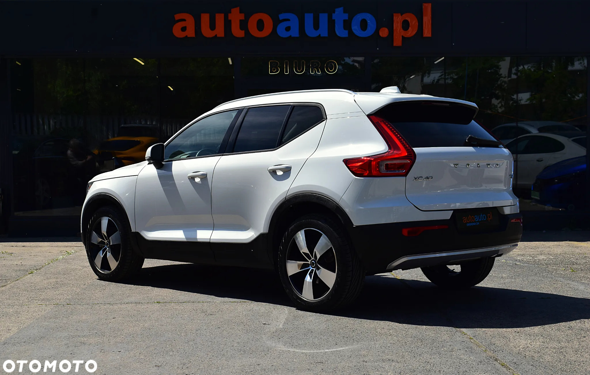 Volvo XC 40 T5 AWD Momentum Pro - 24