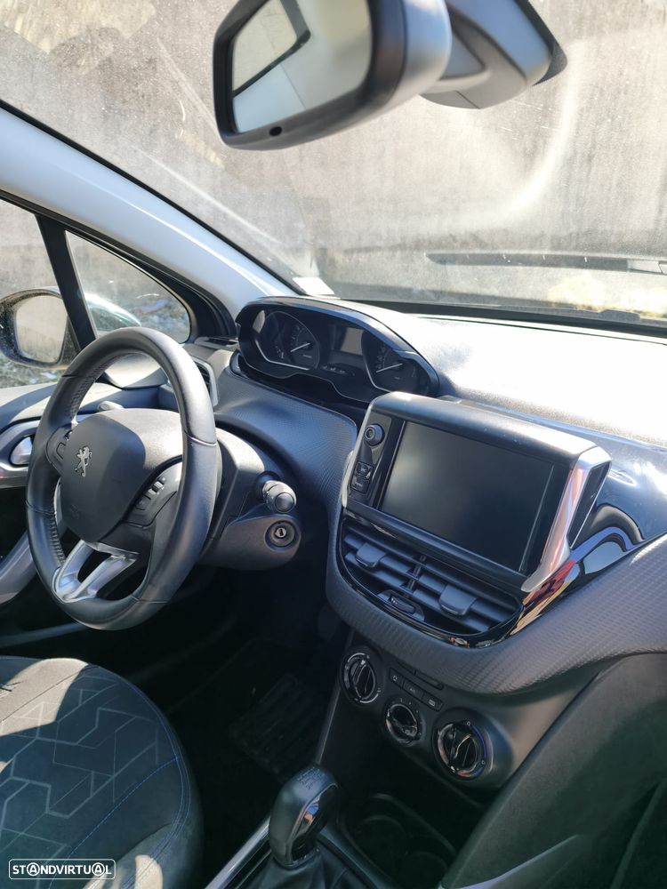 Peugeot 2008 1.2 PureTech Style - 12