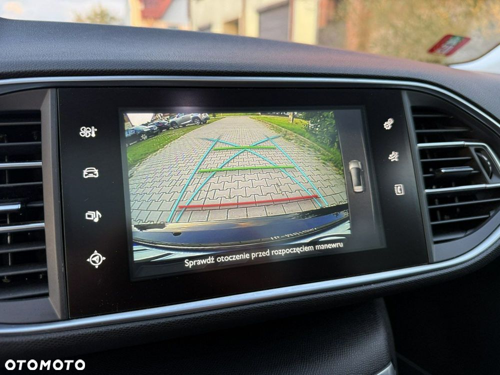 Peugeot 308 1.6 BlueHDi Allure S&S - 15