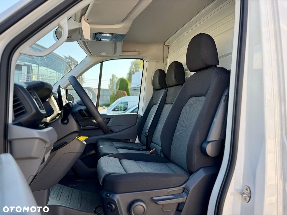 Volkswagen Crafter 35 Podwozie z pojedynczą kabiną silnik: 2,0 l EU6 SCR 177 KM / skrzynia biegów: Przedni napęd automatyczna 8-biegowa rozstaw osi: 4490 mm - 14