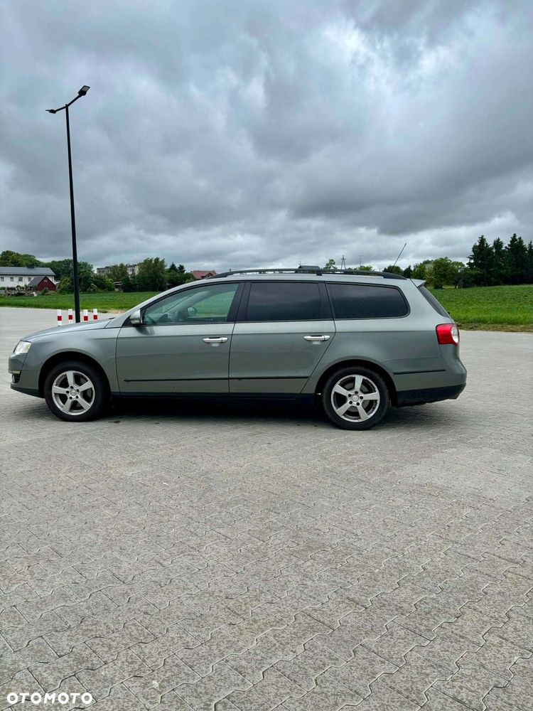 Volkswagen Passat - 1