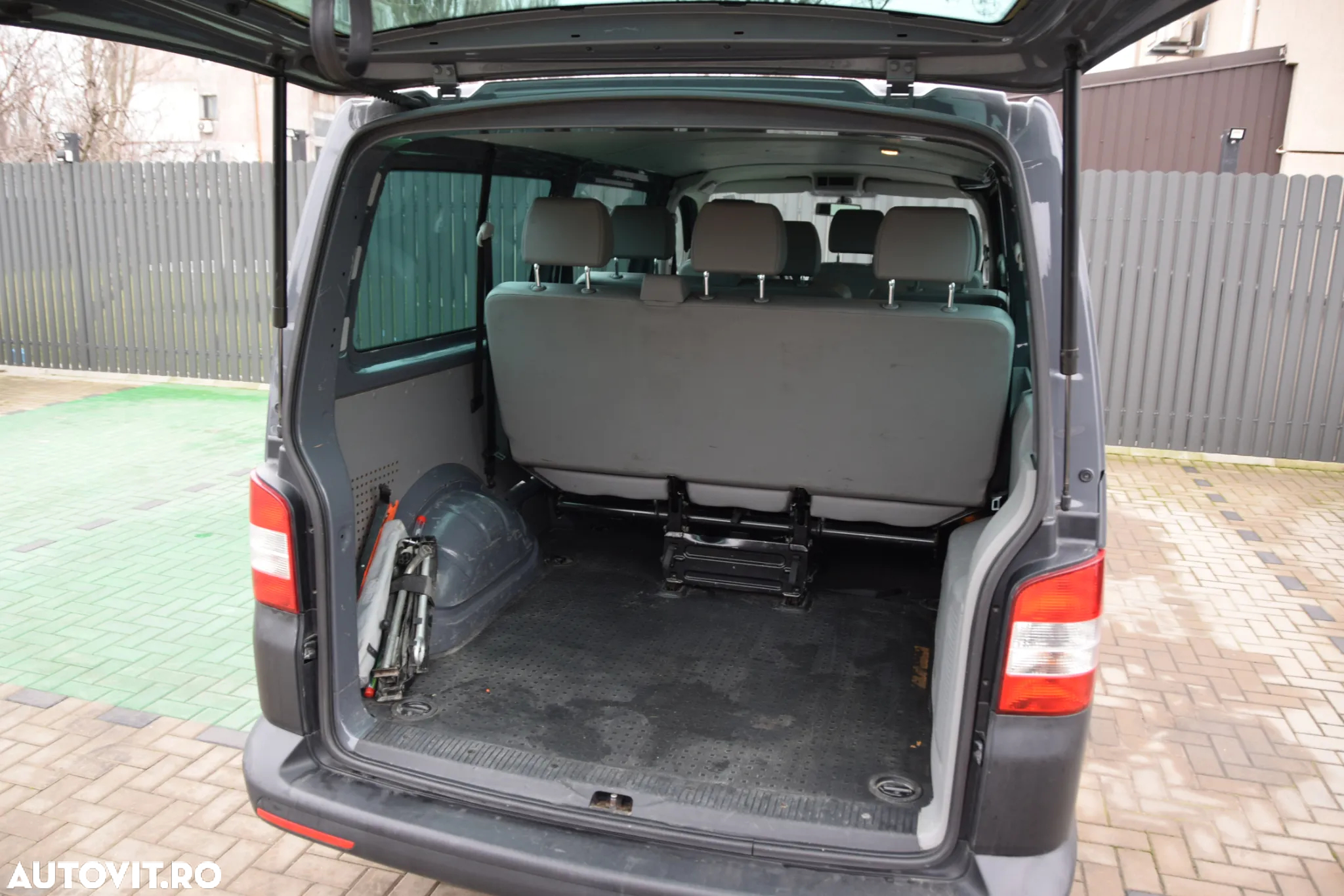Volkswagen Caravelle - 15